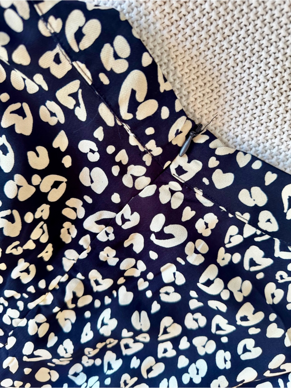 ELIZABETH CROSBY Sleeveless Navy Blue Floral Wrap-Style Dress w Self Tie - Picture 10 of 16